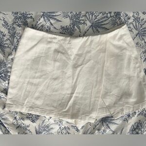 Large white skort